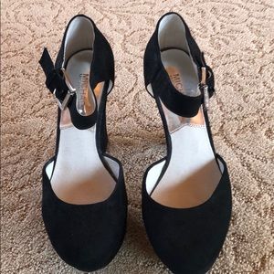 Michael Khors black suede heels